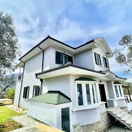 Edmond Villa Tirana